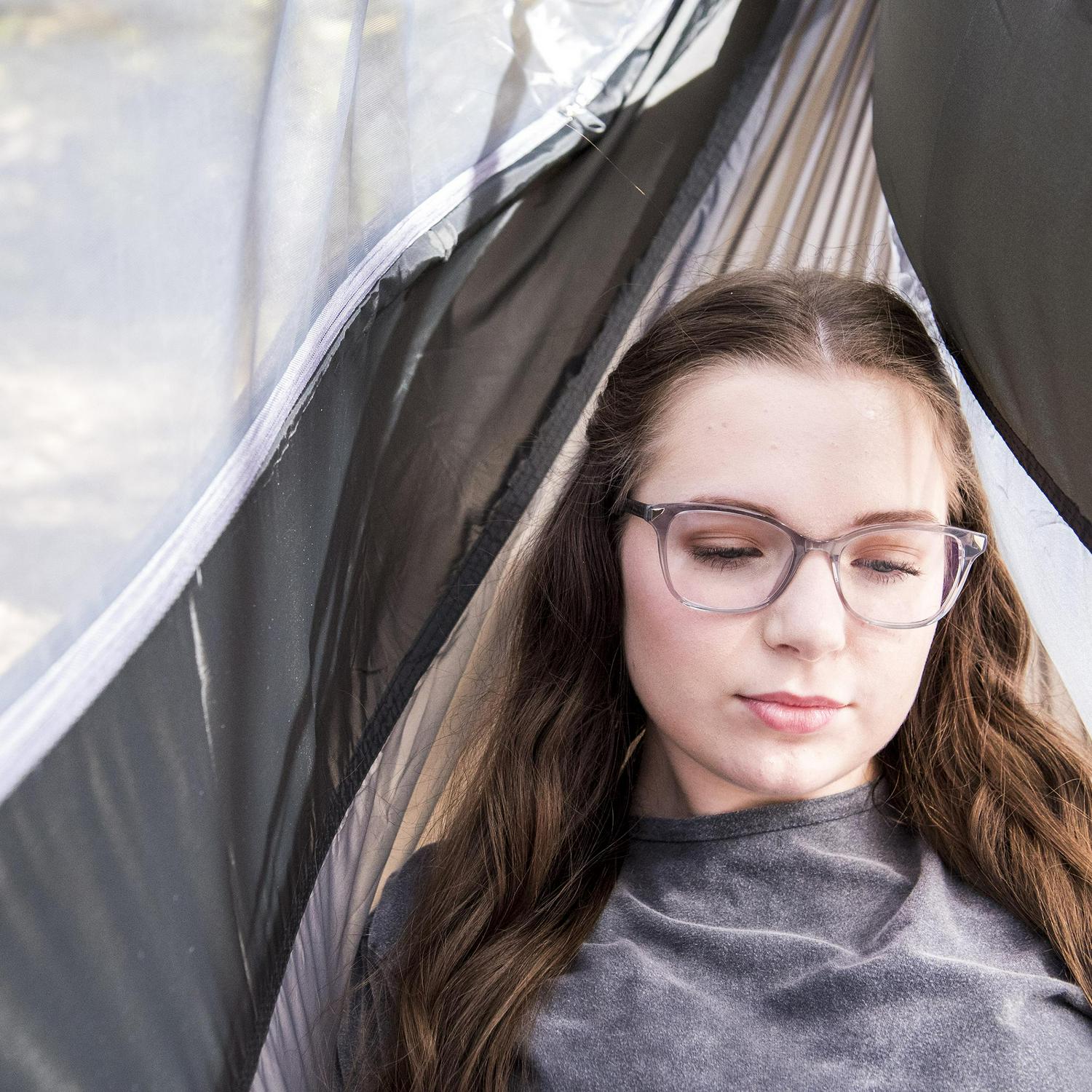 Equip Nylon Mosquito Hammock with Attached Bug Net， 1 Person Dark Gray and Black， Size 115 L x 59 W