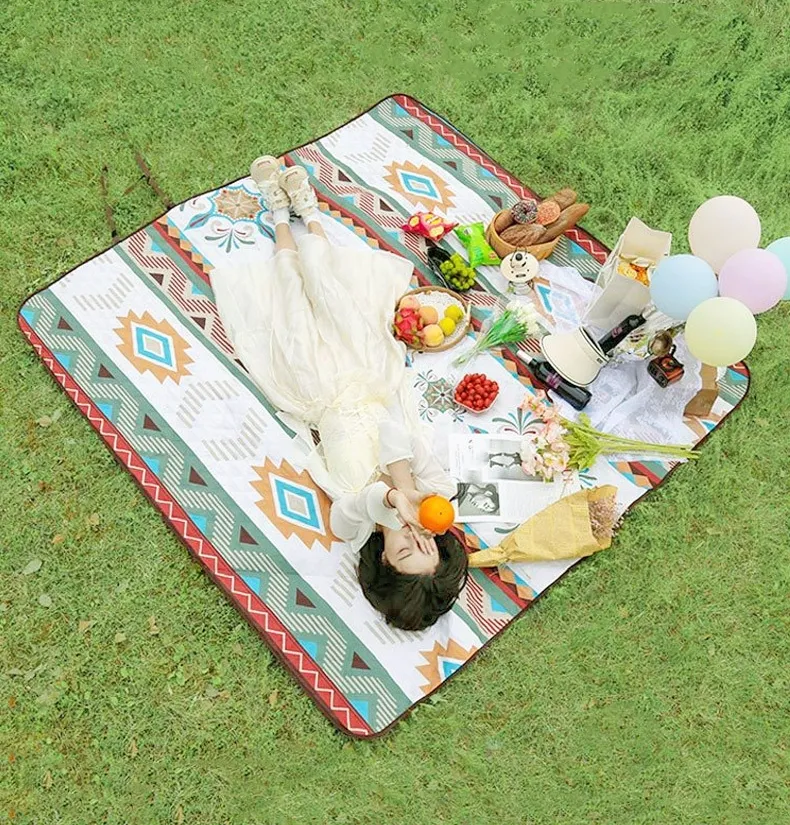 Portable Travel Washable Ultrasonic Outdoor Custom Foldable Extra Large Waterproof Camping Picnic Blankets Mat