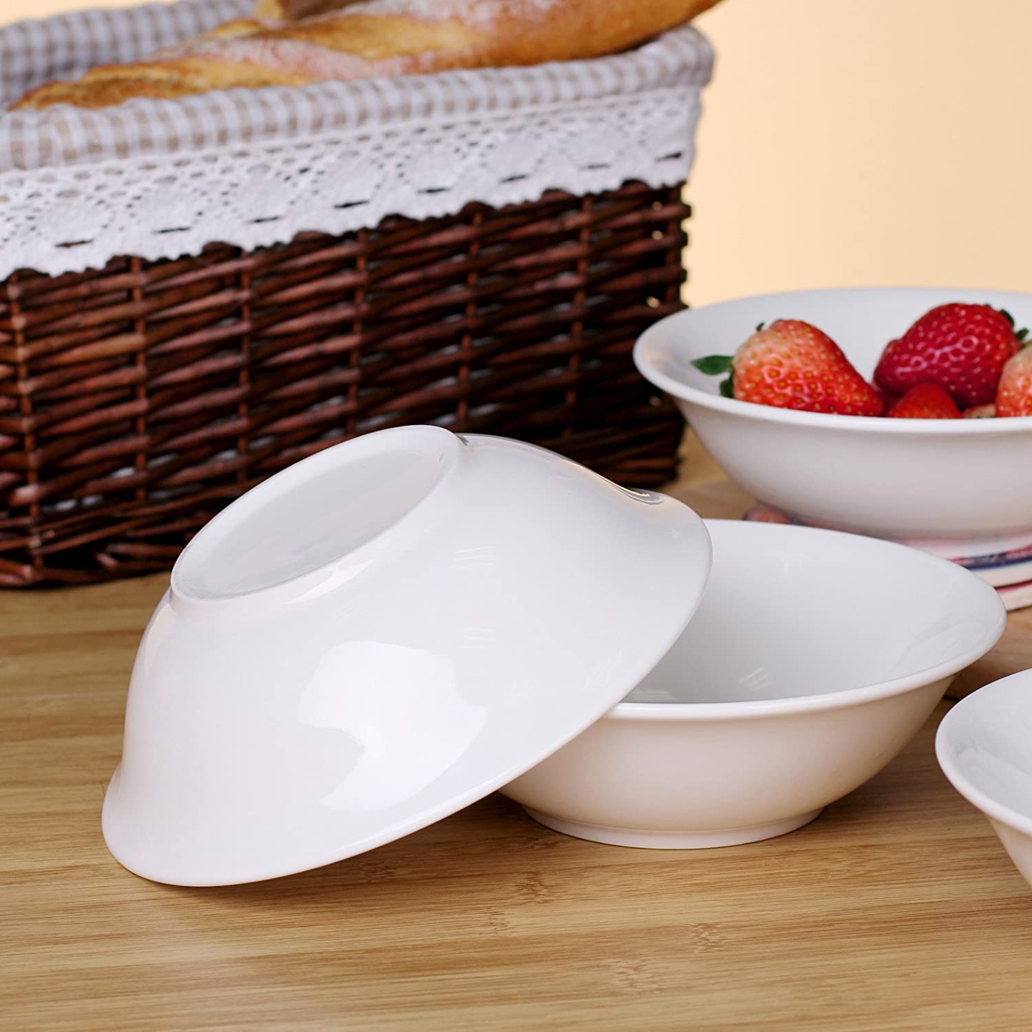 LIFVER Salad Bowls， 20 Oz Soup Bowls，Ceramic Bowls for kictchen， White Bowls for soup cereal rice noodle， Set of 4， Dishwasher and Microwave Safe