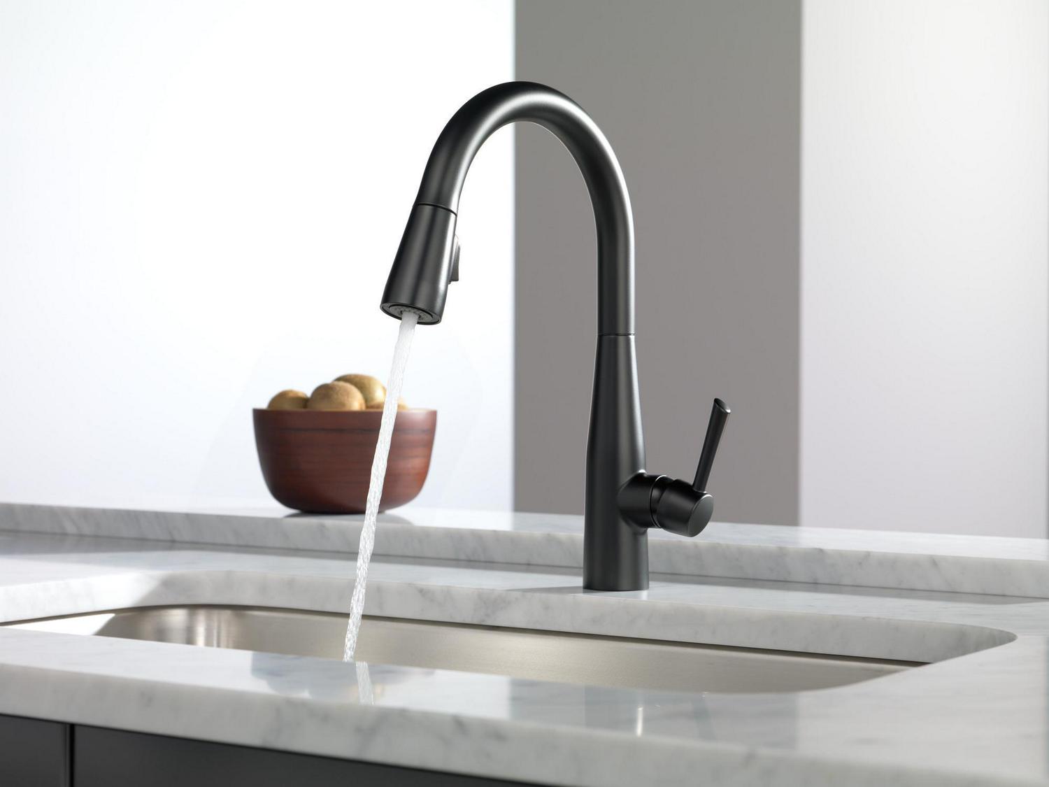 Delta Essa Single Handle Pull-Down Kitchen Faucet in Matte Black 9113-BL-DST