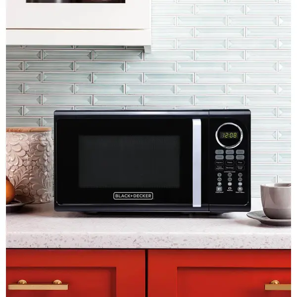 Black + Decker 0.9 cu ft 900-Watt Countertop Microwave