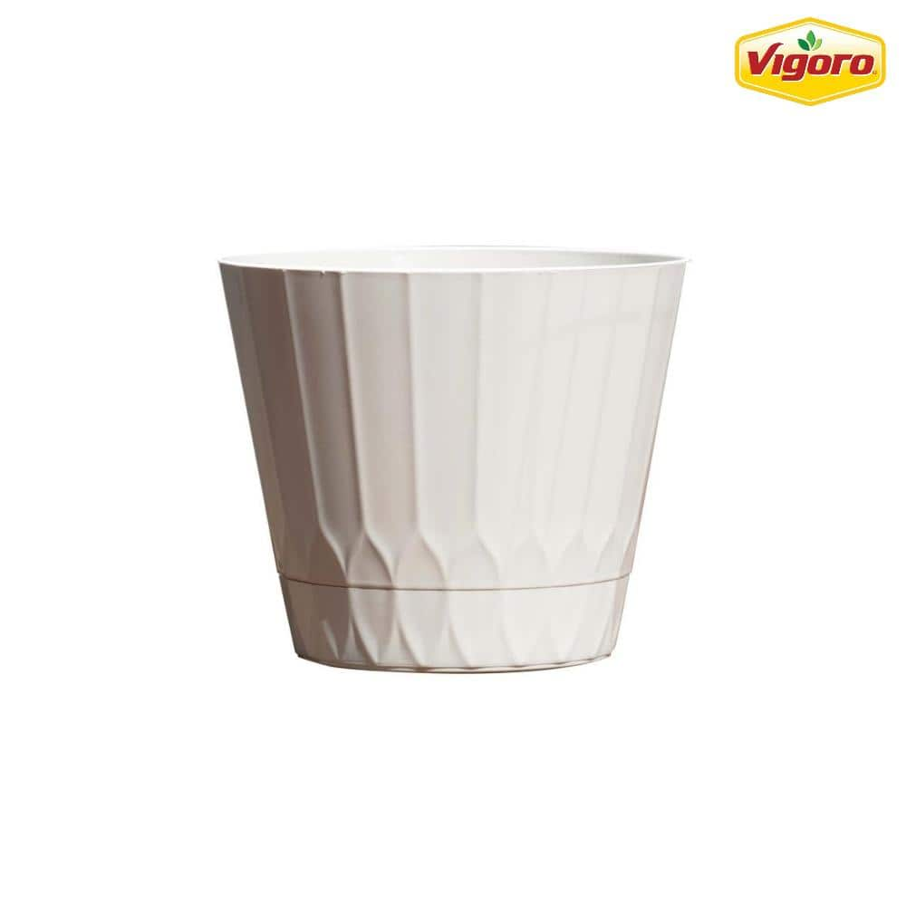 Vigoro 4.8 in. Concord Small White Recycled Plastic Planter (4.8 in. D x 4 in. H) with Attached Saucer DP1722UDPS1722