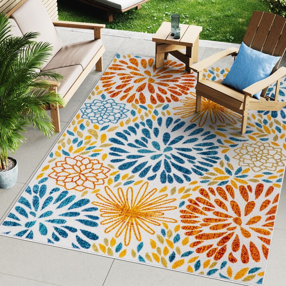 Brooklyn Rug Co Ronda Bold Floral Indoor/Outdoor Area Rug