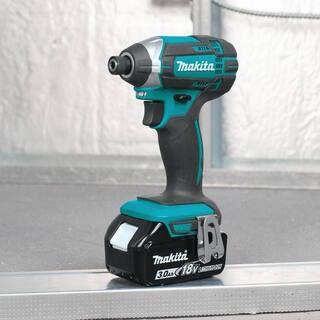 Makita 18V 3.0Ah LXT Lithium-Ion Cordless Combo Kit (7-Piece) XT704