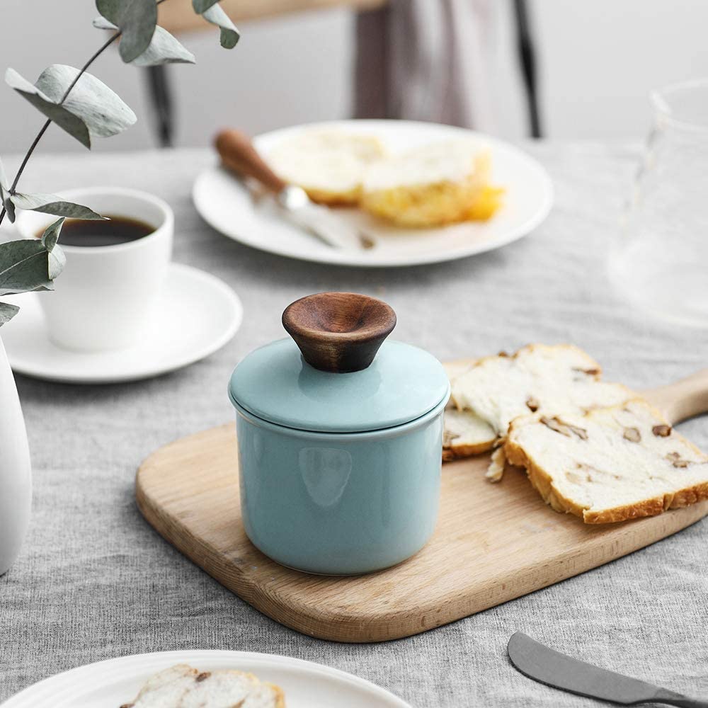 DOWAN Porcelain Butter Keeper Crock， French Butter Crock with Wood Knob Lid， Butter Dish for Soft Butter， Blue