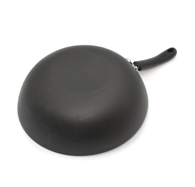 Starfrit Light Nonstick Cast Iron Wok With Bakelite Handle 12 in