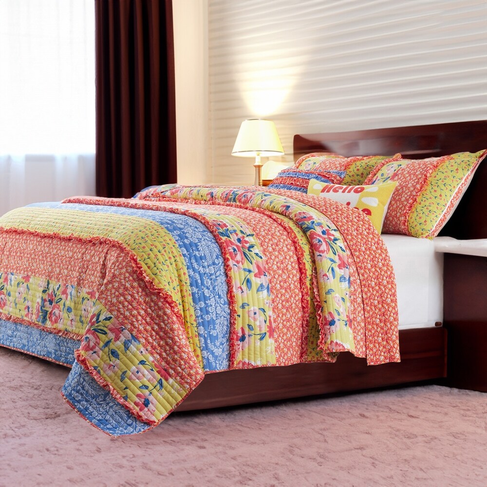 Lio 3 Piece Microfiber King Quilt Set  Bohemian Floral Pattern  Multicolor