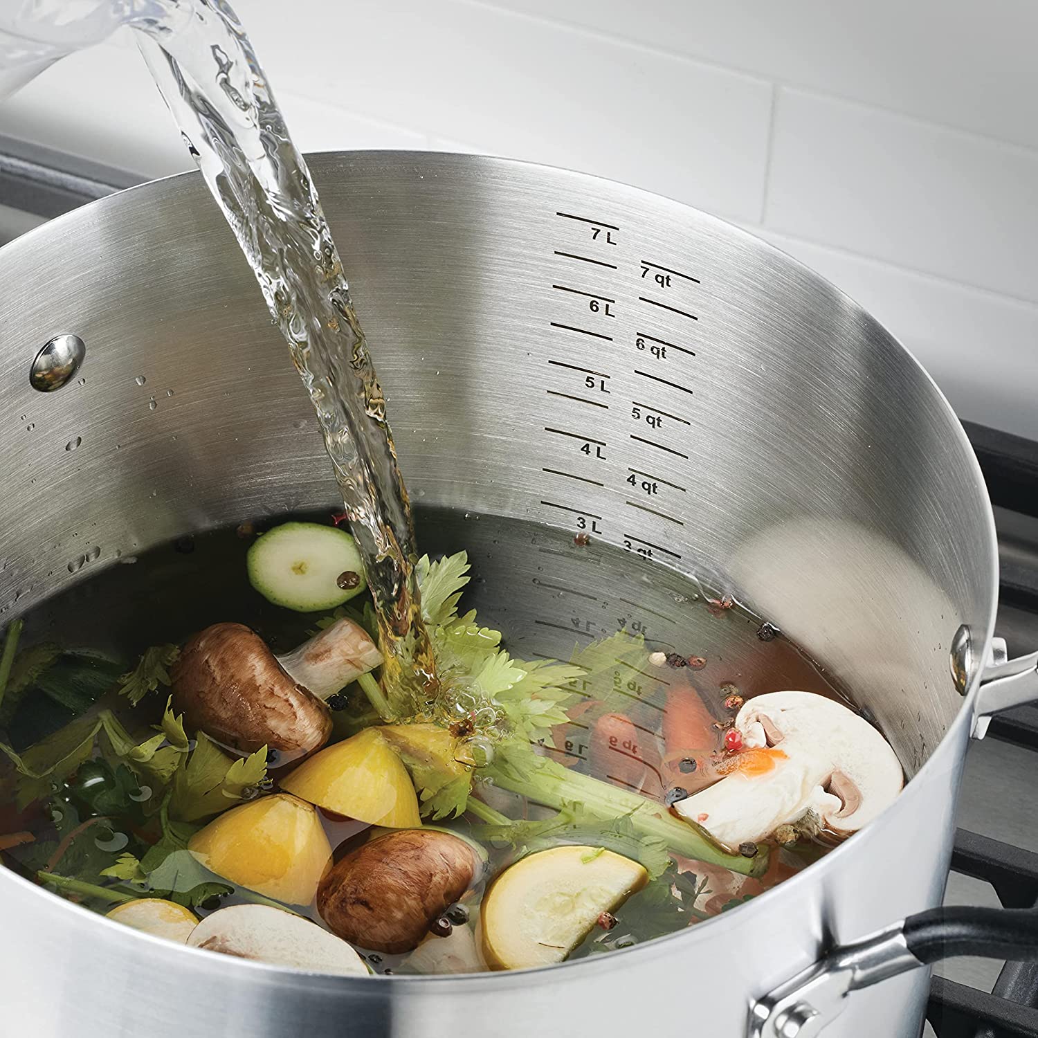 KitchenAid Stainless Steel Stockpot with Measuring Marks and Lid， 8 Quart， Brushed Stainless Steel