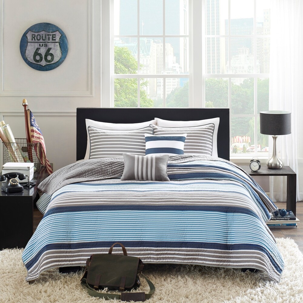 Intelligent Design Matteo Teal Reversible Quilt Set with Throw Pillows