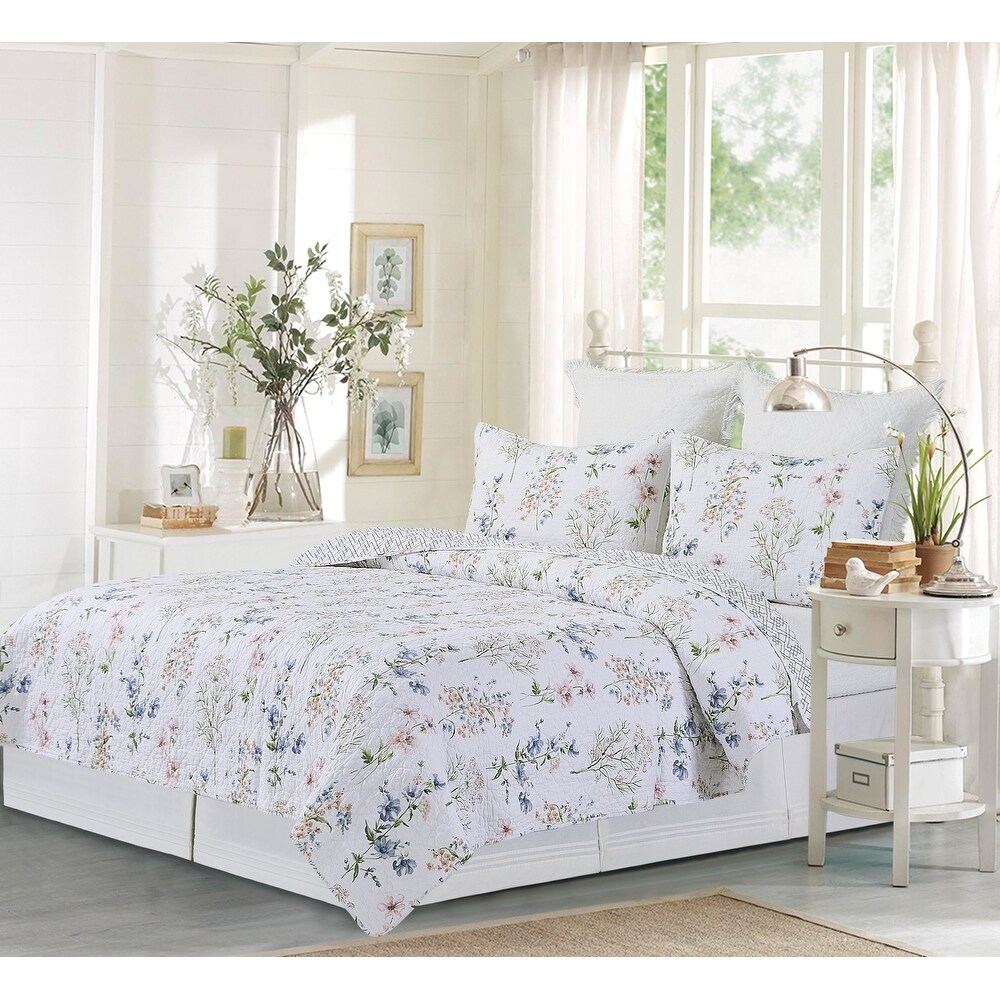 Cynthia Bedding Quilt Collection