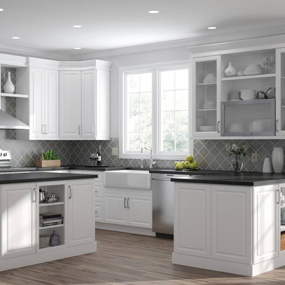 Hampton Bay Designer Series Elgin Assembled 33x34.5x20.25 in. EZ Reach Corner Base Kitchen Cabinet in White BEZ36-ELWH