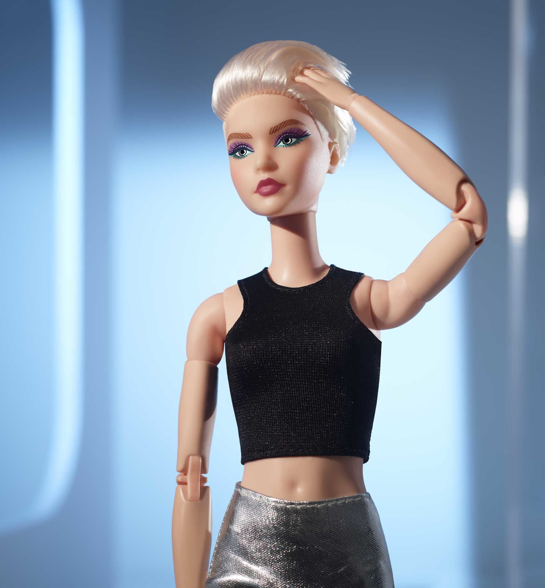 Barbie Signature Fully Posable Barbie Looks Doll (Original, Blonde Pixie Cut)