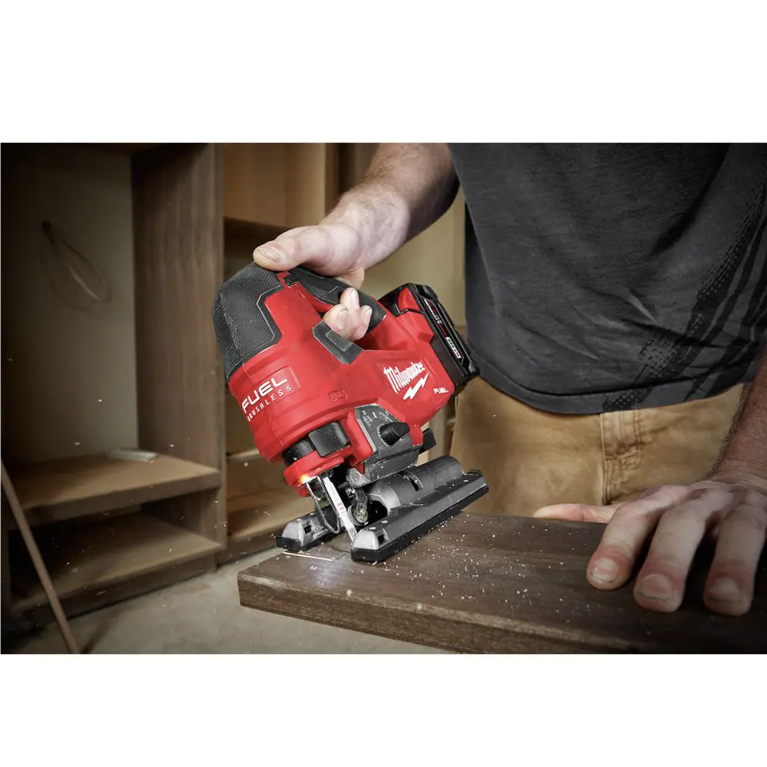 Milwaukee M18 FUEL 18-Volt Lithium-Ion Brushless Cordless Jig Saw Kit with 5.0Ah Battery， Charger and Case (2737-21)