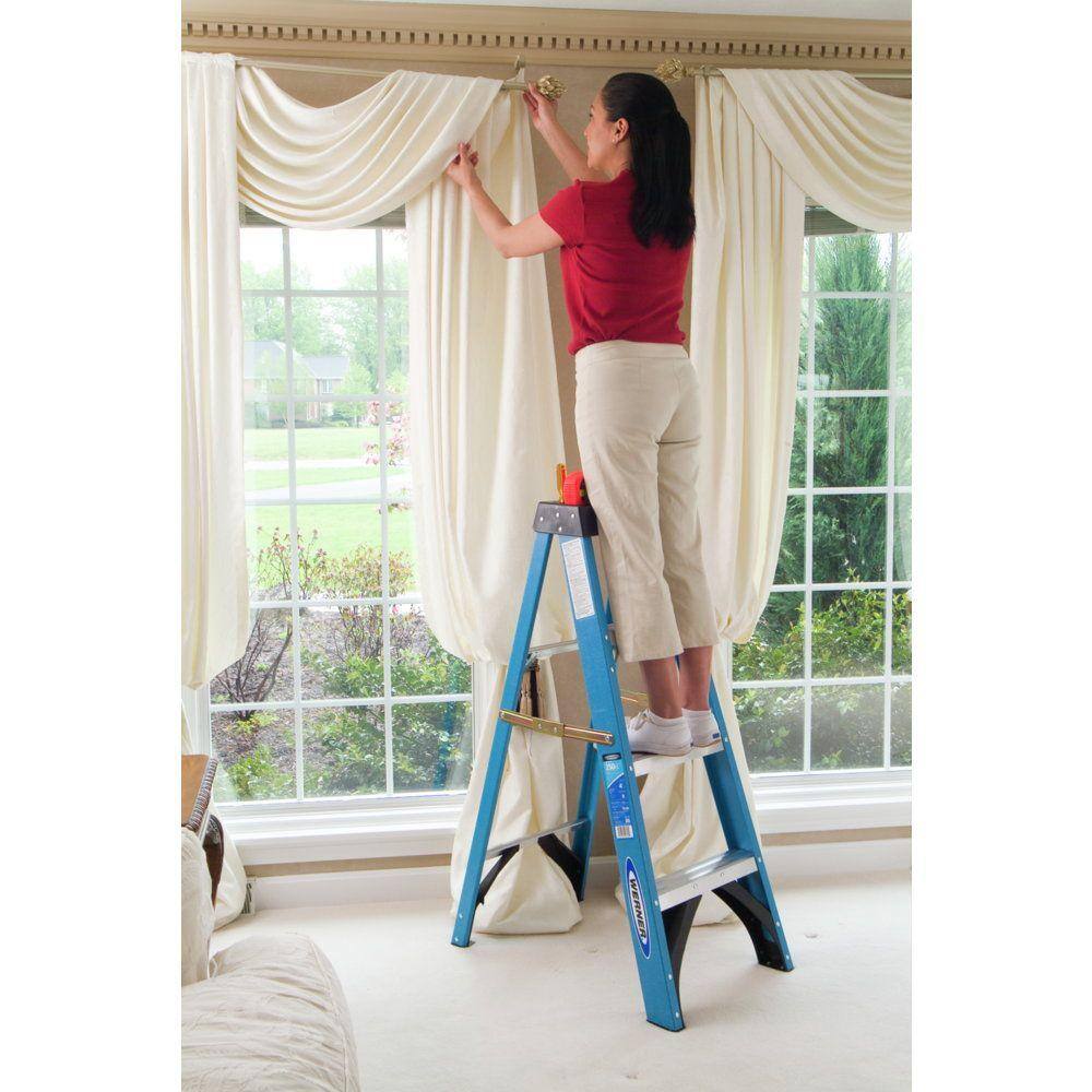 Werner 4 ft. Fiberglass Step Ladder with 250 lb. Load Capacity Type I Duty Rating FS104