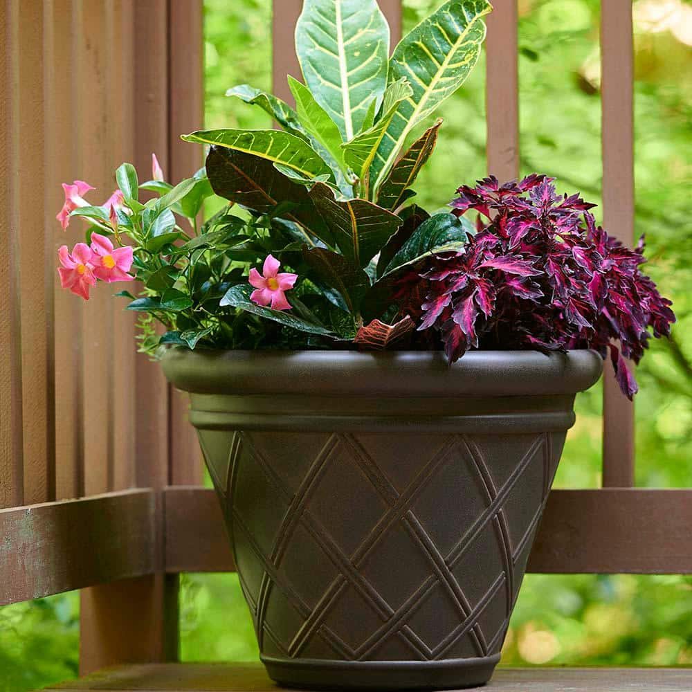 Vigoro 17.5 in. Lincoln Weave Large Brown High-Density Resin Planter (17.5 in. D x 13.3 in. H) With Drainage Hole HDR-088769