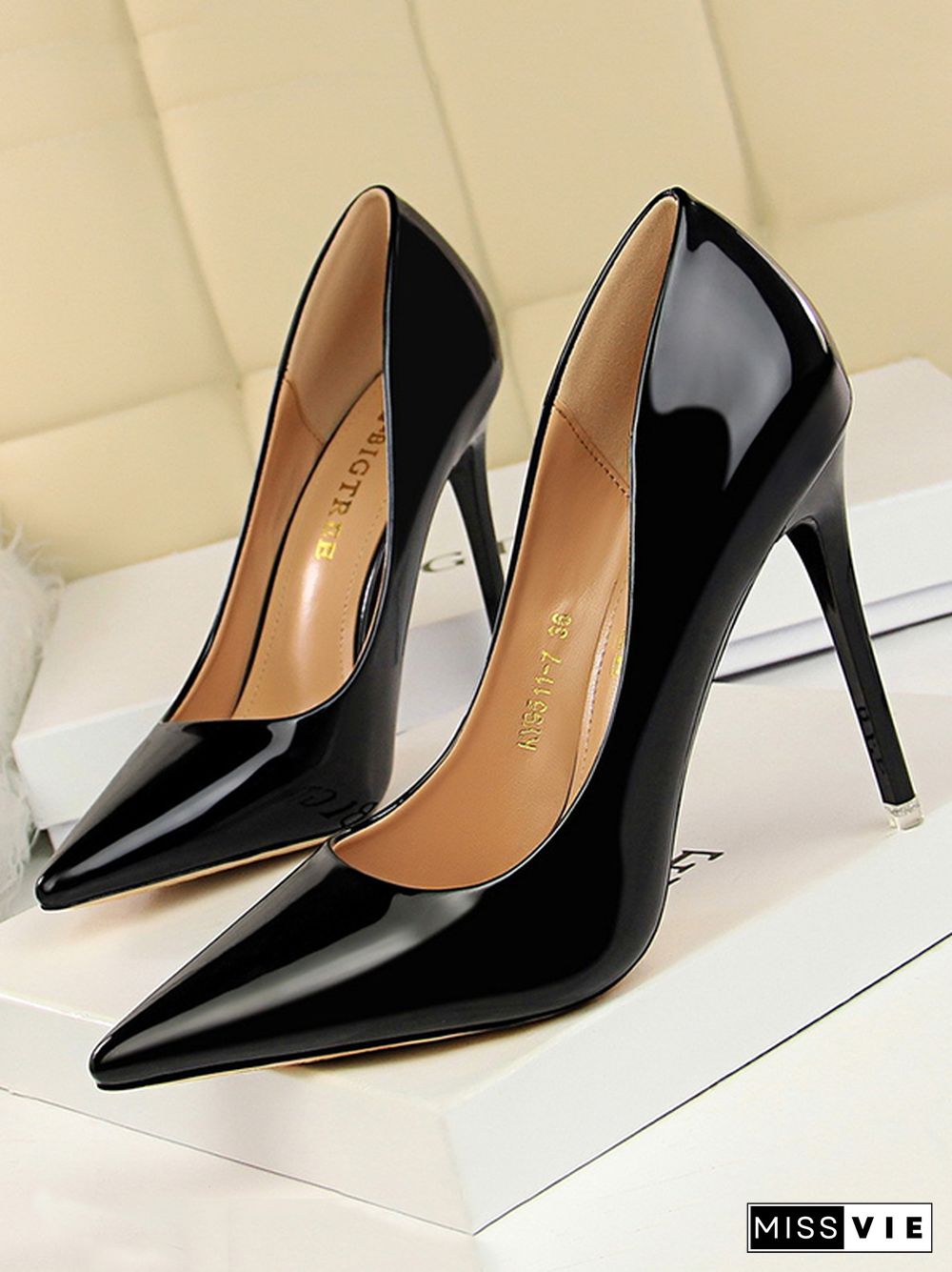 Pointed-Toe Shallow Cut Solid Color Pumps Scarpin Salto