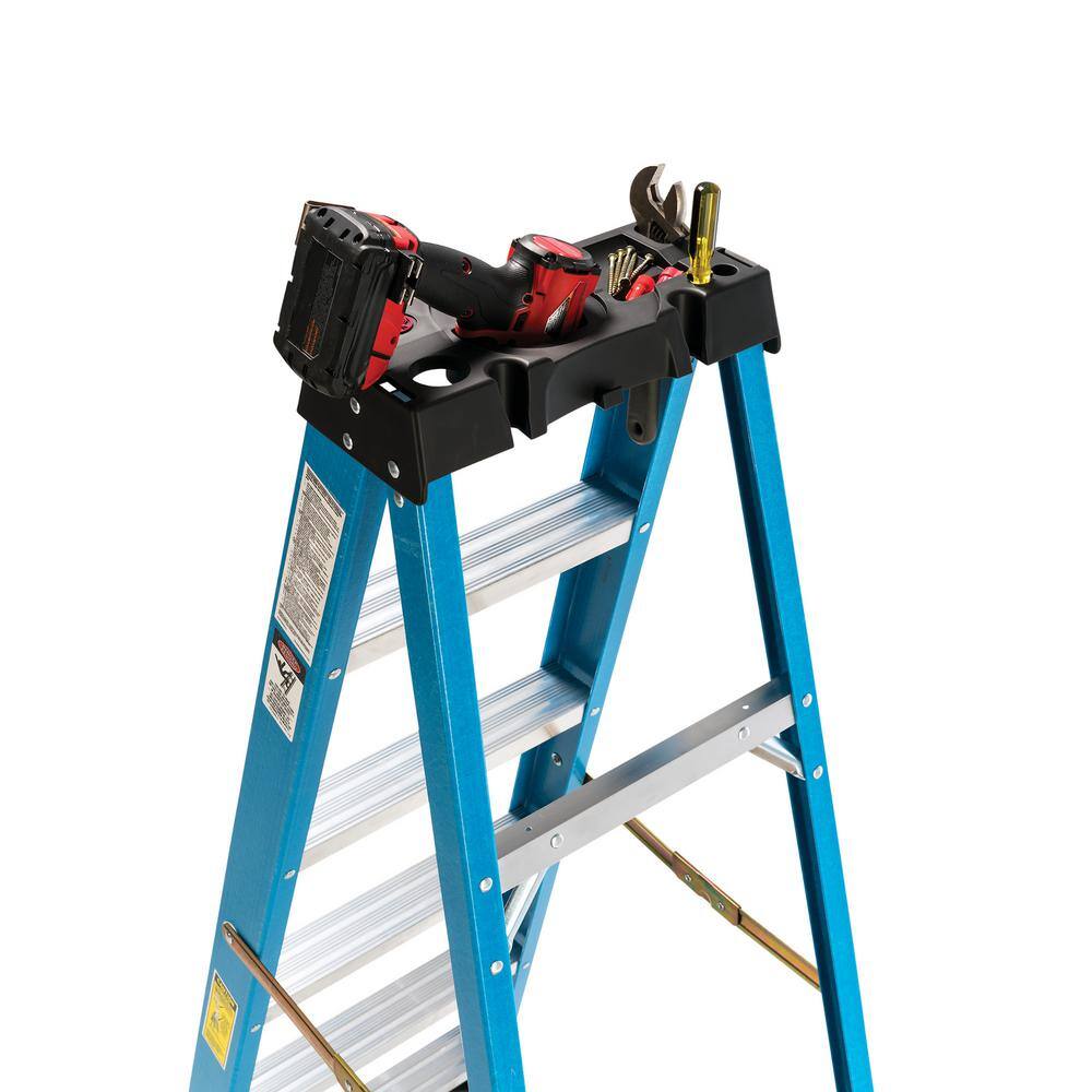 Werner 4 ft. Fiberglass Step Ladder with 250 lb. Load Capacity Type I Duty Rating FS104