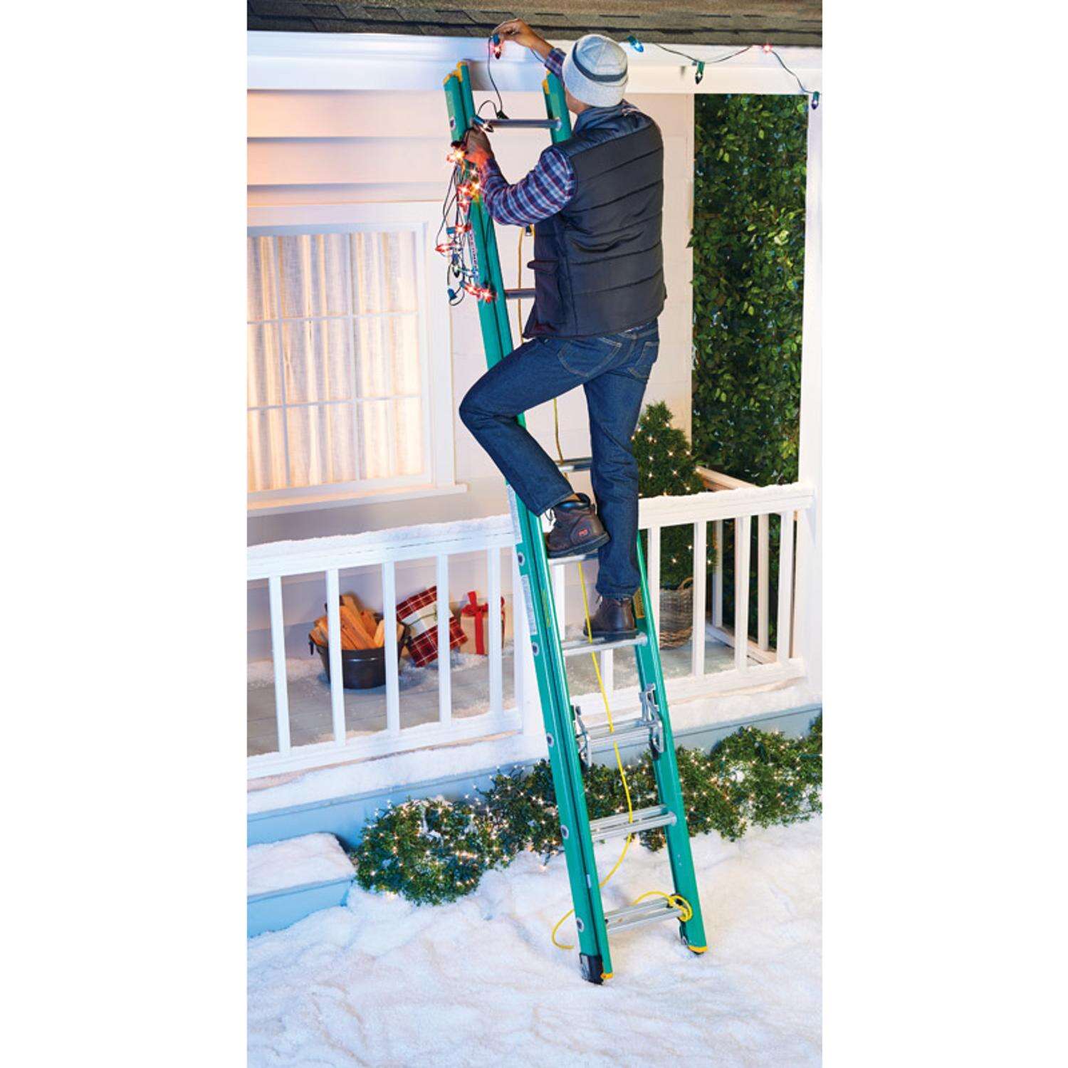 Werner 20 ft. H Fiberglass Extension Ladder Type II 225 lb. capacity