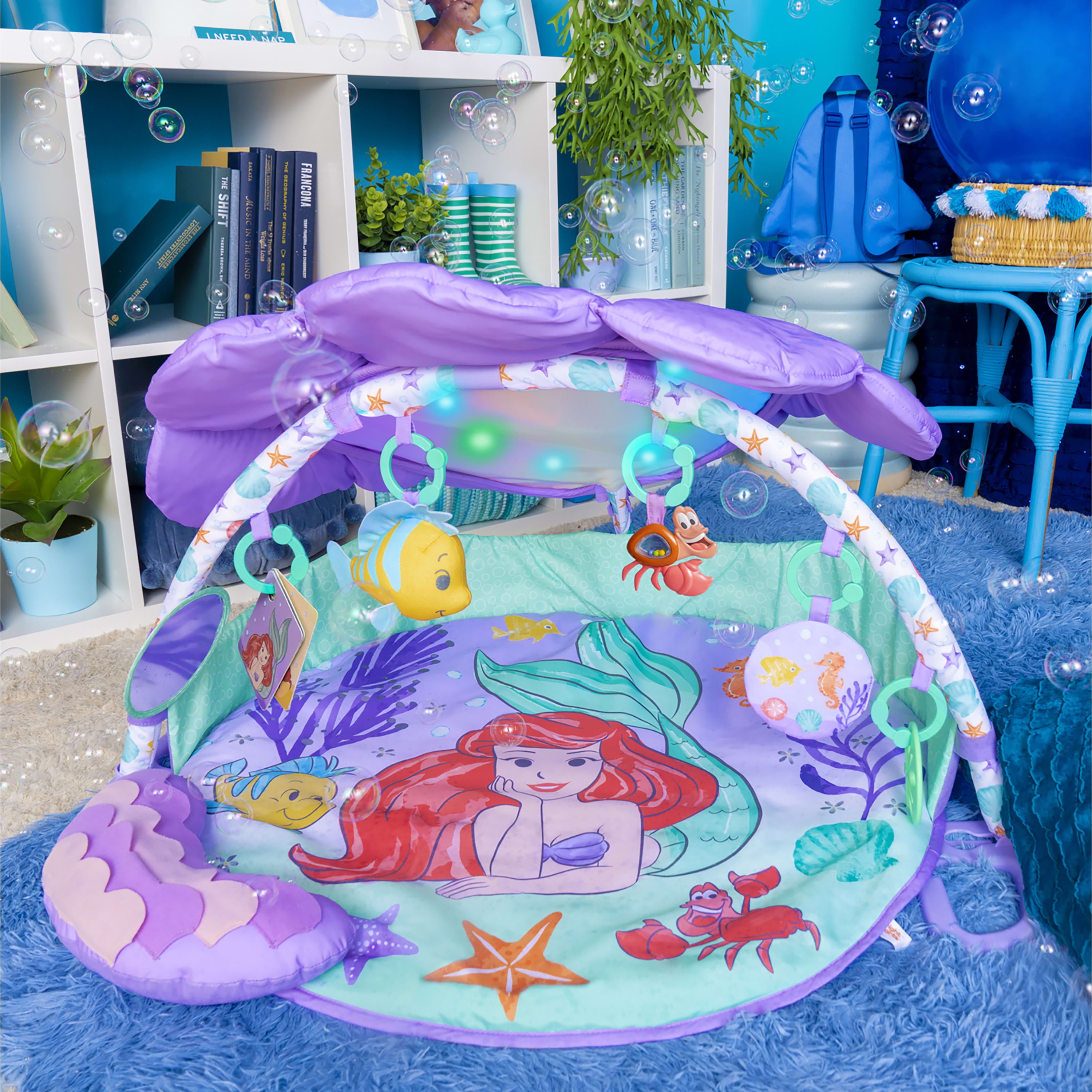 Bright Starts The Little Mermaid Twinkle Trove Light-Up Musical Baby Activity Gym with Tummy Time Pillow， Newborn+
