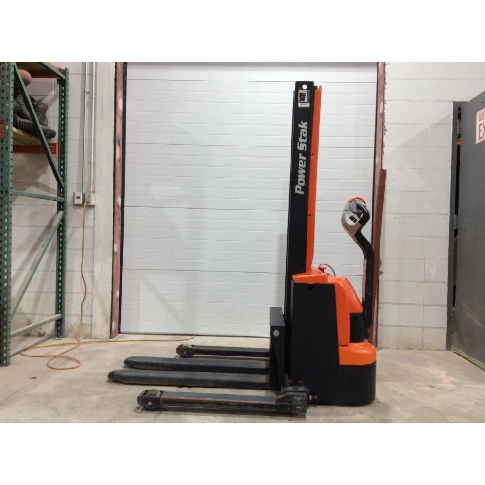 Presto Power Narrow Mast Straddle Stacker 2010 Used ;