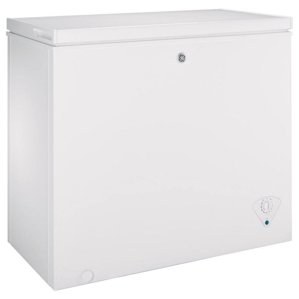 GE Garage Ready 7.0 cu. ft. Manual Defrost Chest Freezer in White FCM7STWW