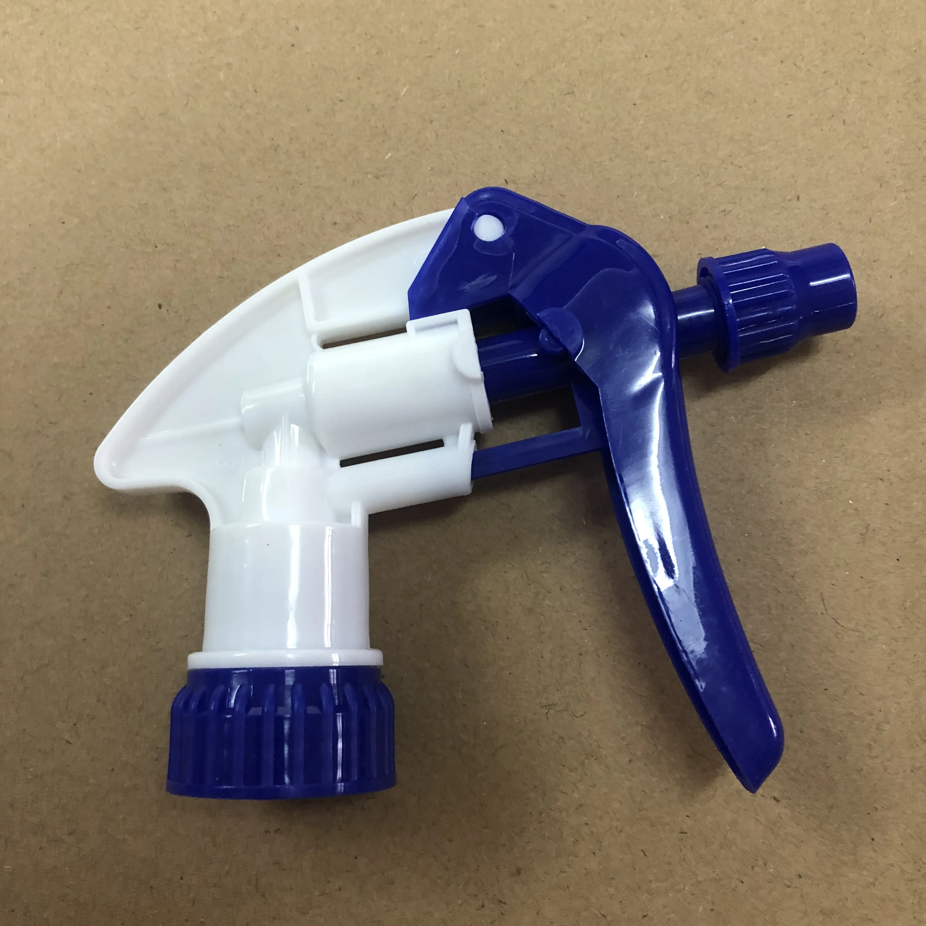 Wholesale Hot Selling Factory Customized 28/400 blue/white Trigger Sprayer D Type Plastic chemical resistant Trigger Sprayer