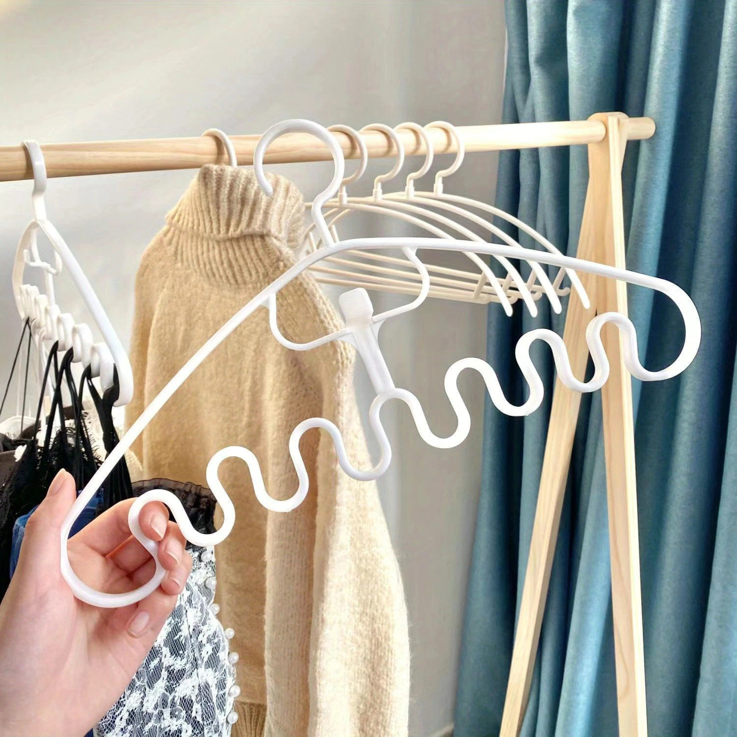 3pcs Space Saving Multifunctional Wave Shaped Clothes Hanger for Underwear, Bra, Pajama, Silk Scarf, and Handbag