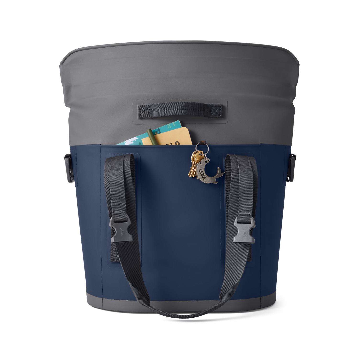 YETI Hopper M15 Navy 32 cans Cooler Bag