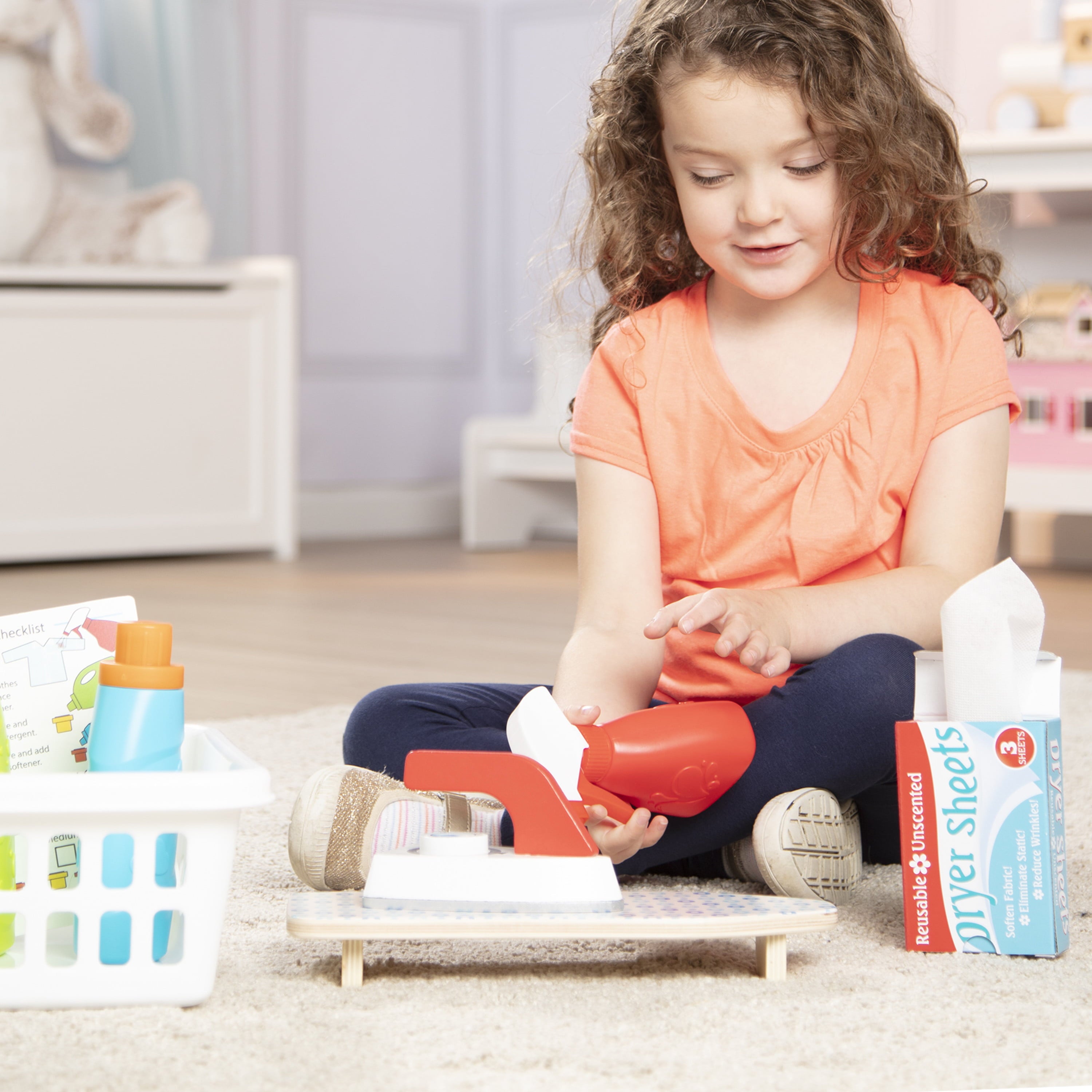 Melissa and Doug Laundry Basket Play Set With Wooden Iron， Ironing Board， and Accessories (14 Pcs)