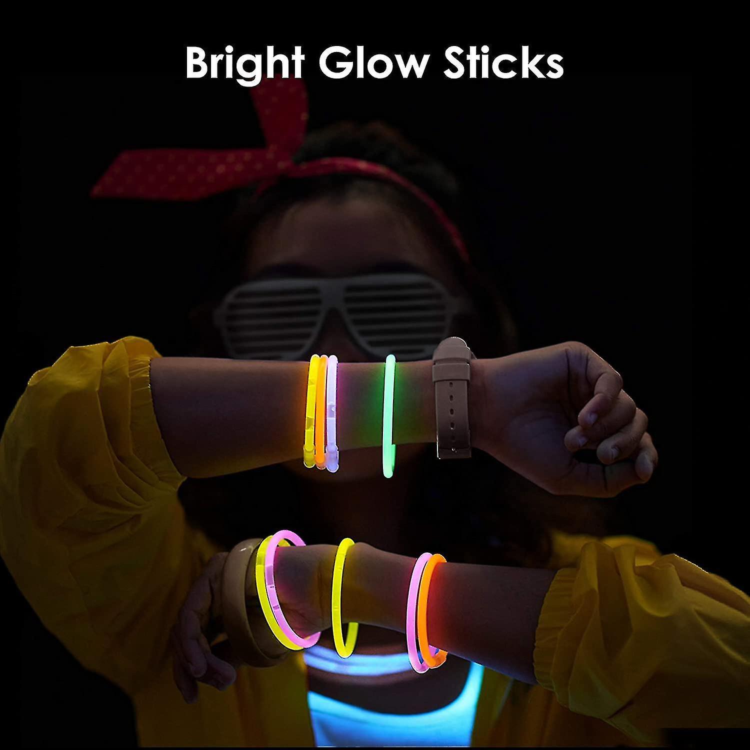 100 Glow Sticks Bulk Party Supplies - Glow In The Dark Fun Party Pack