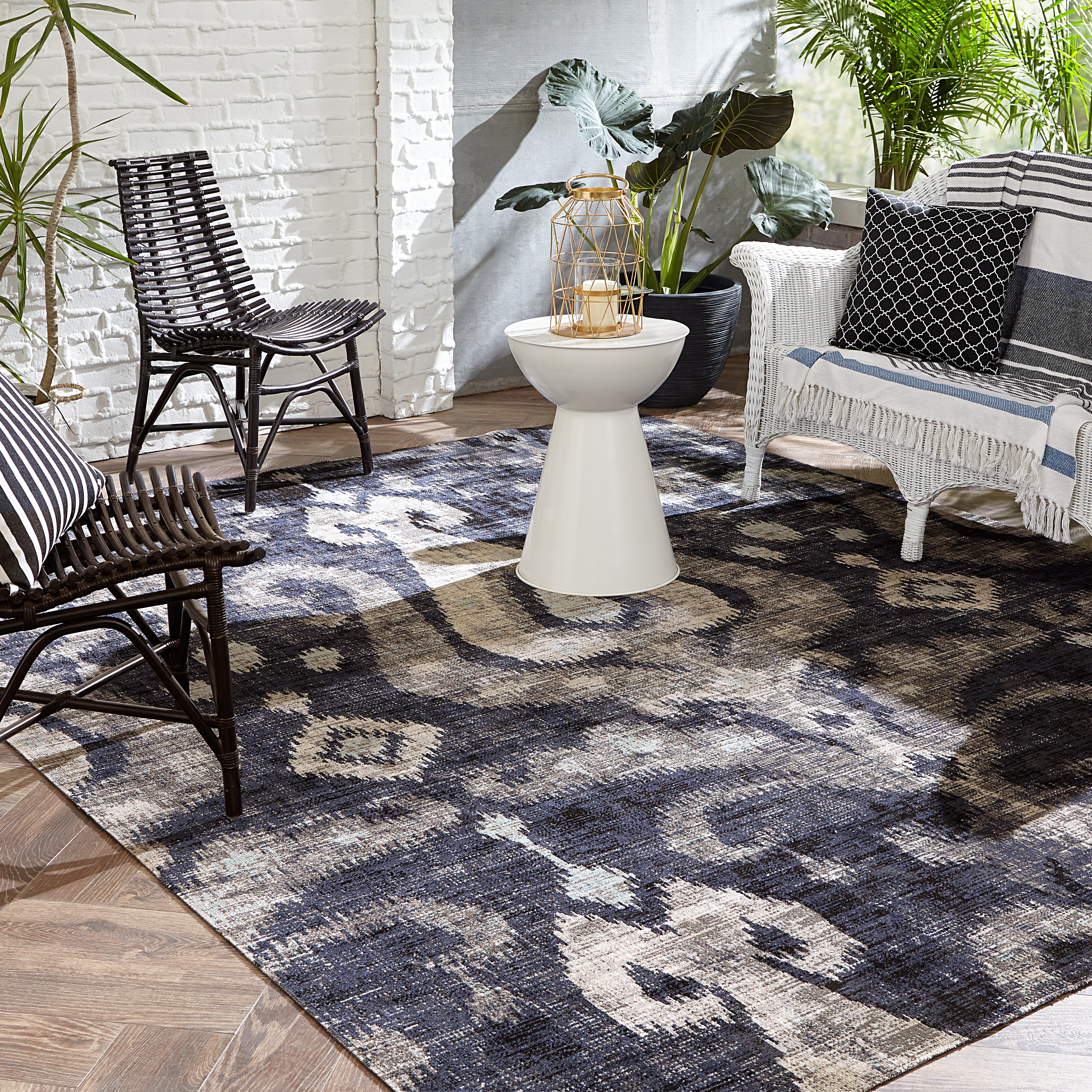 Zenith Indoor/ Outdoor Ikat Black & Blue Area Rug