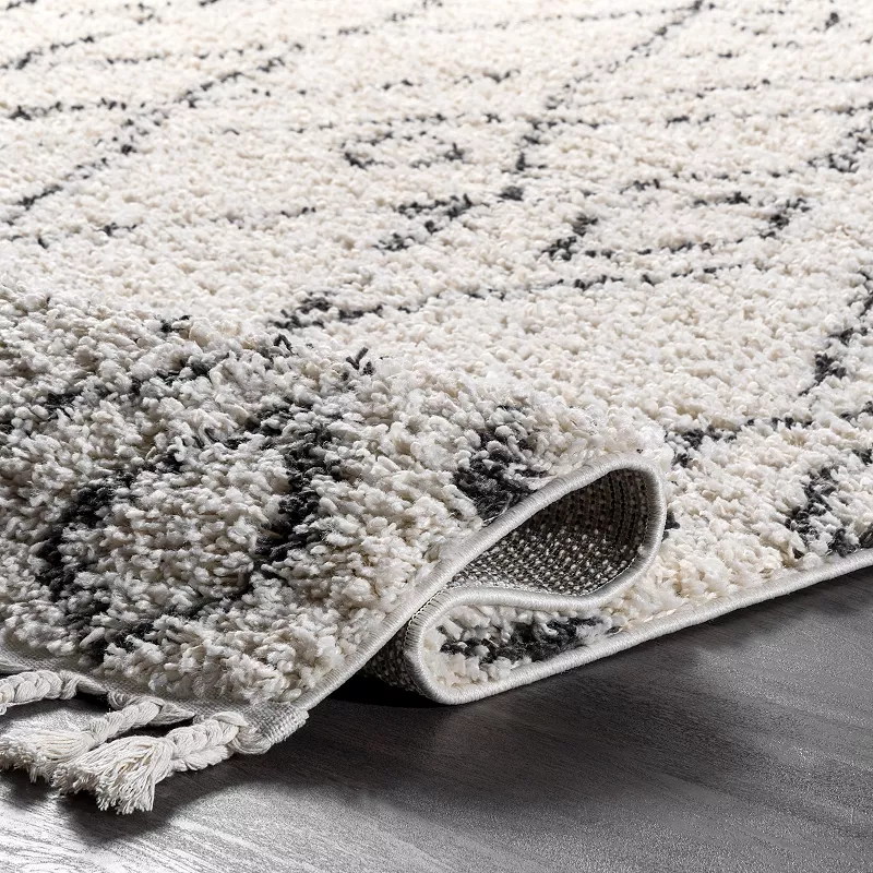 nuLoom Nieves Moroccan Diamond Tassel Area Rug