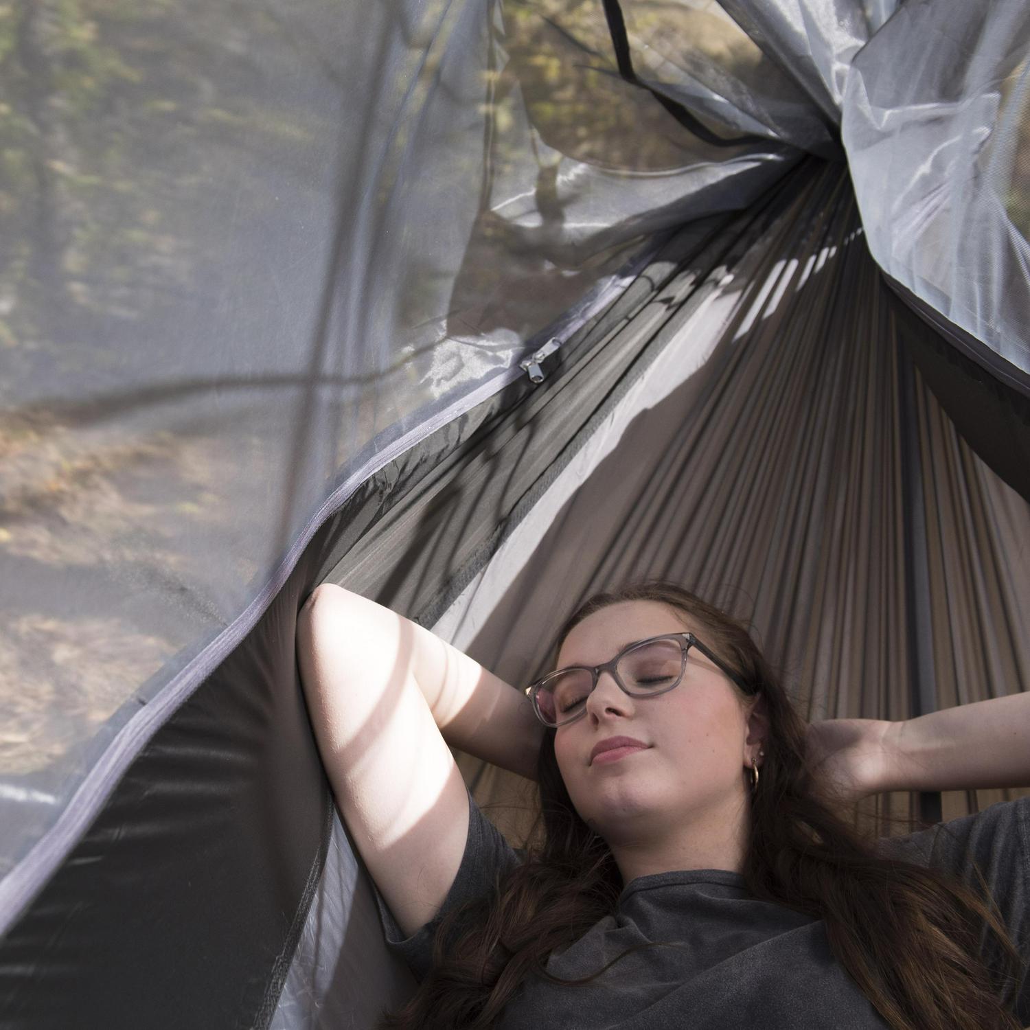 Equip Nylon Mosquito Hammock with Attached Bug Net， 1 Person Dark Gray and Black， Size 115 L x 59 W