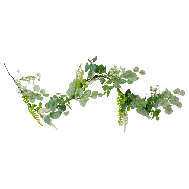 Northlight 5 x27 Green Leaves And Berry Springtime Artificial Garland