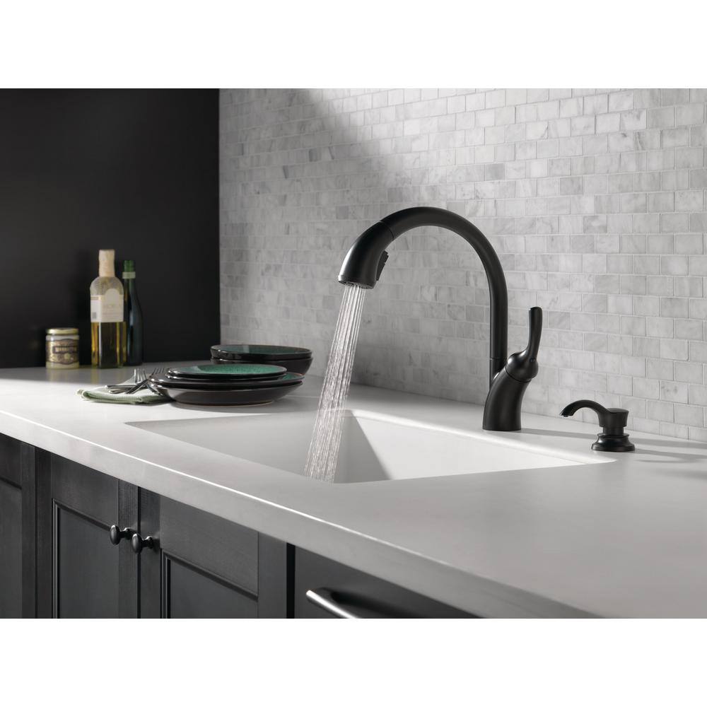 Delta Shiloh Single-Handle Pull-Out Sprayer Kitchen Faucet with ShieldSpray in Matte Black 19790Z-BLSD-DST