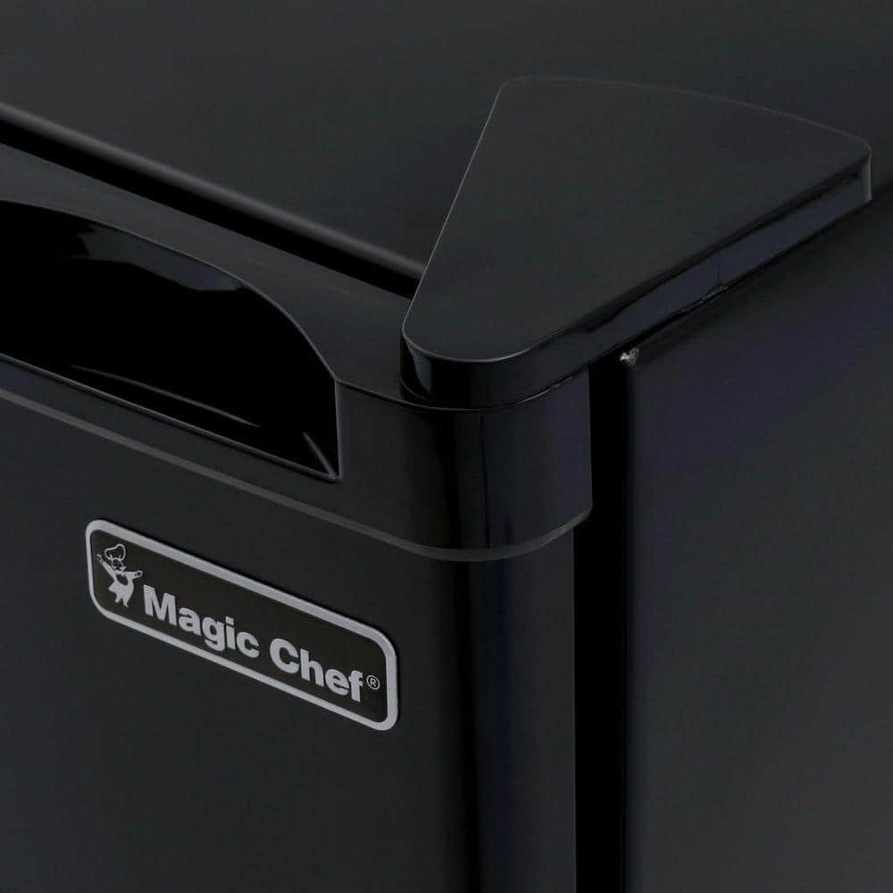 Magic Chef 26 cu ft Mini Fridge in Black ENERGY STAR