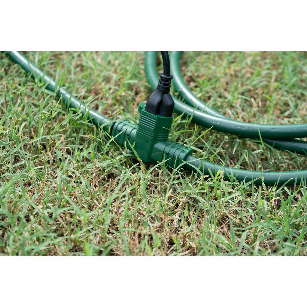 Woods 25 ft. 143 Multi-Outlet (3) Garden Outdoor Medium-Duty Extension Cord Green 3030