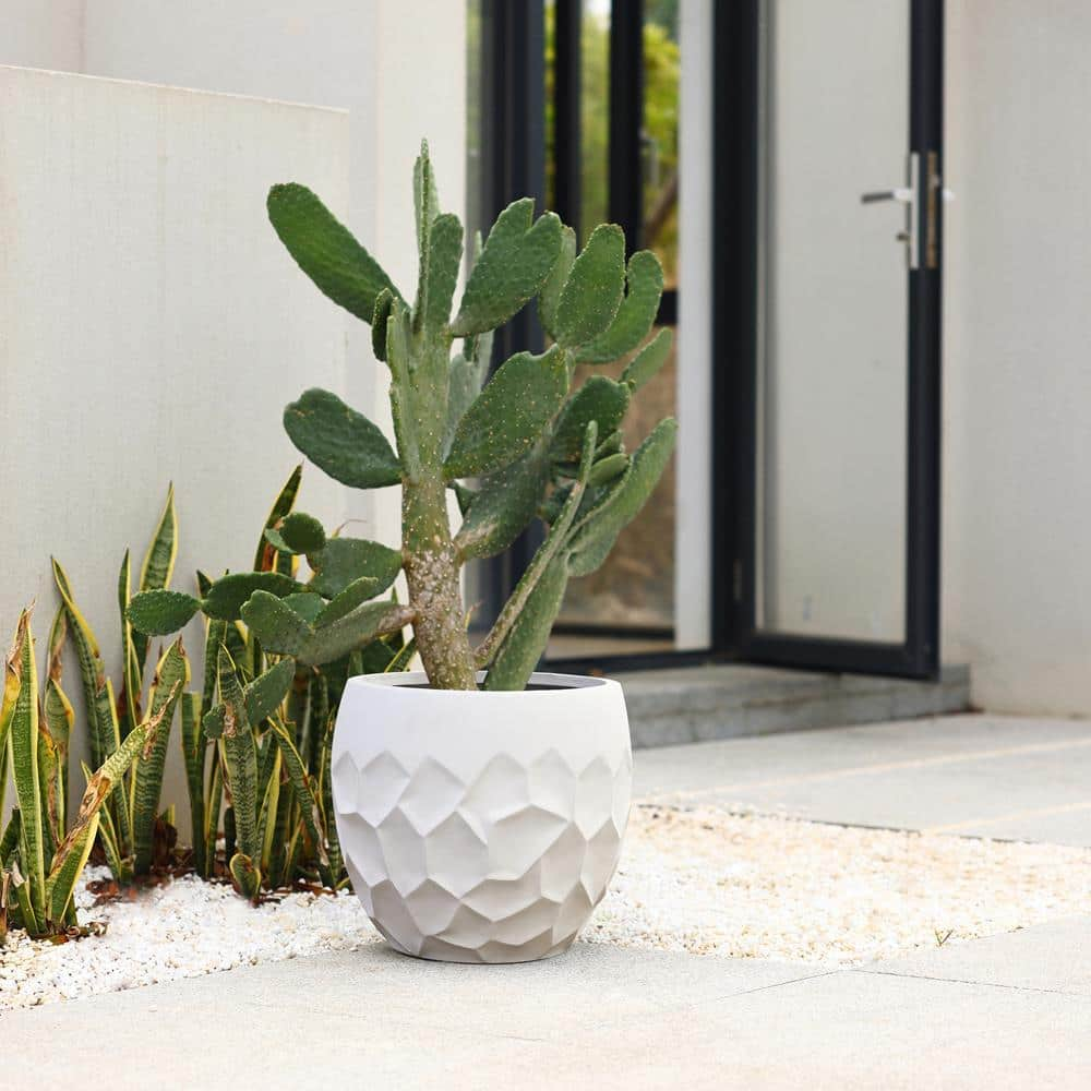 LuxenHome 14.5 in. W x 13.2 in. H White Ceramic Individual Pot WHPL1967-W