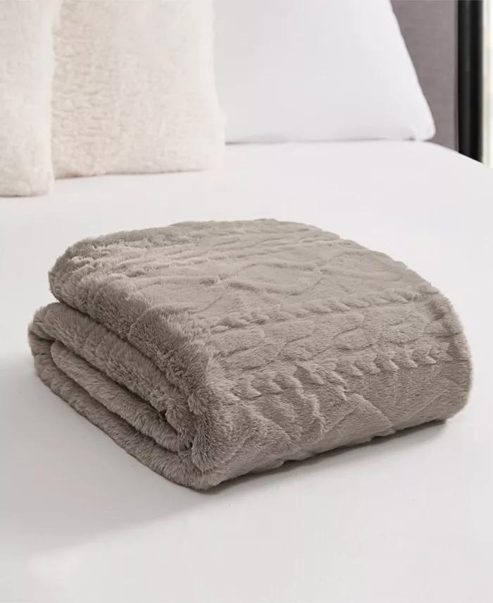 Lucky Brand Embossed Cable Faux Fur Throw Blanket， 50 x 70