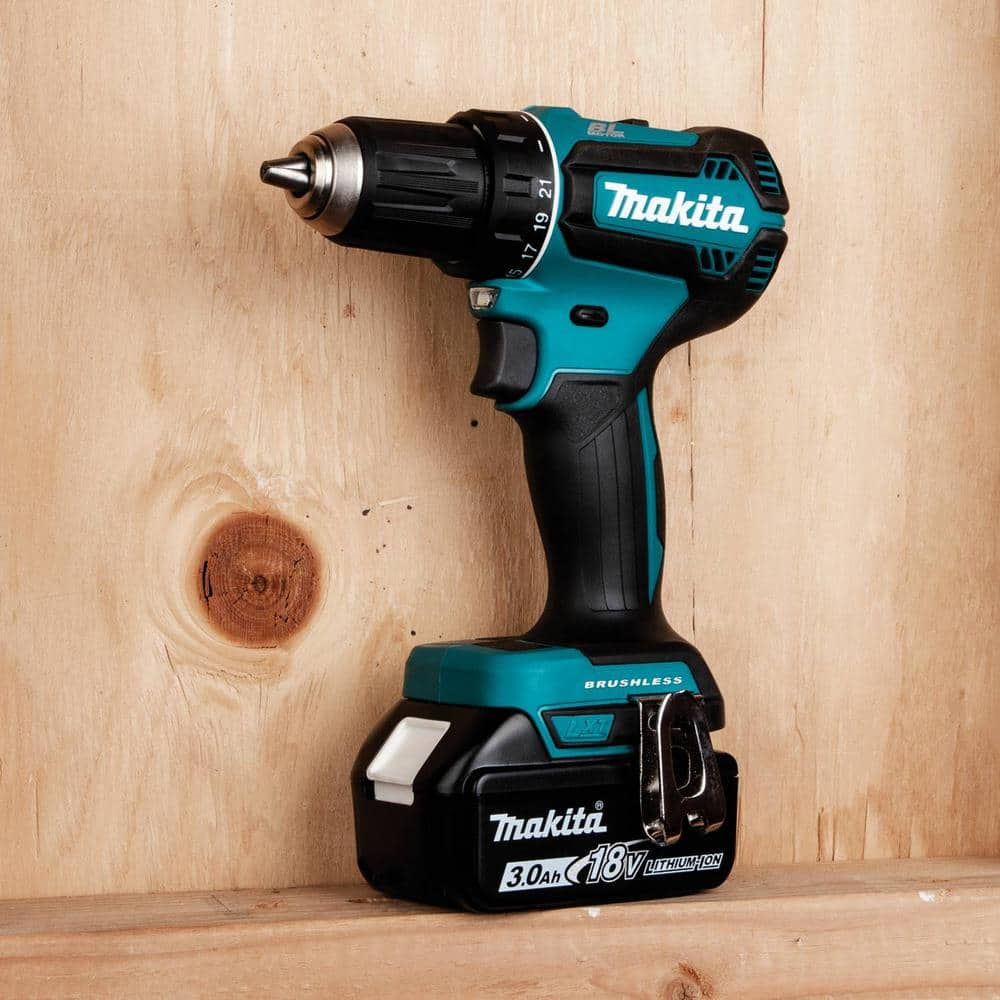 Makita 18V LXT Lithium-Ion Brushless Cordless 1/2 in. Driver-Drill Kit, 3.0Ah XFD131