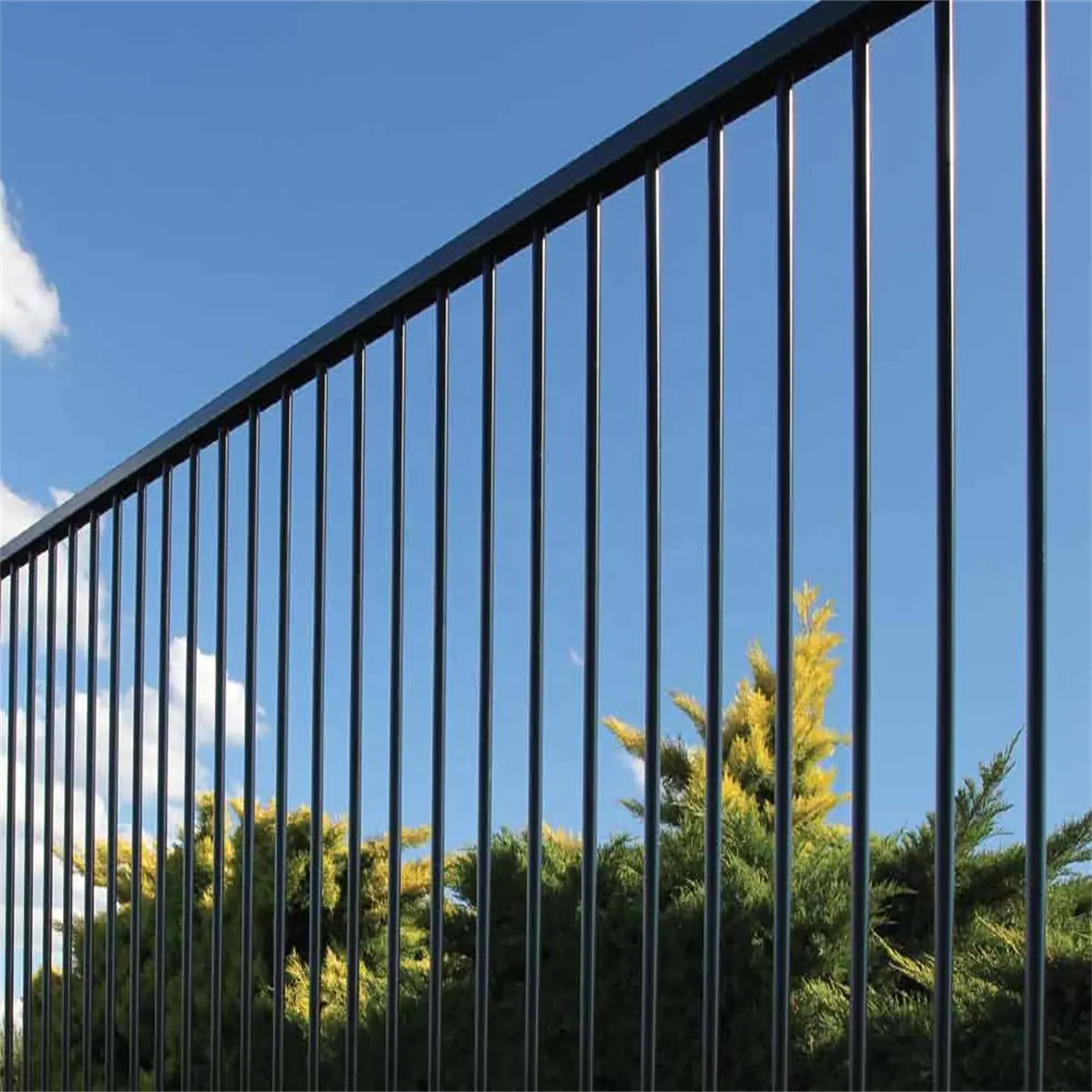 Sturdy and durable high end and high grade new outdoor garden fence