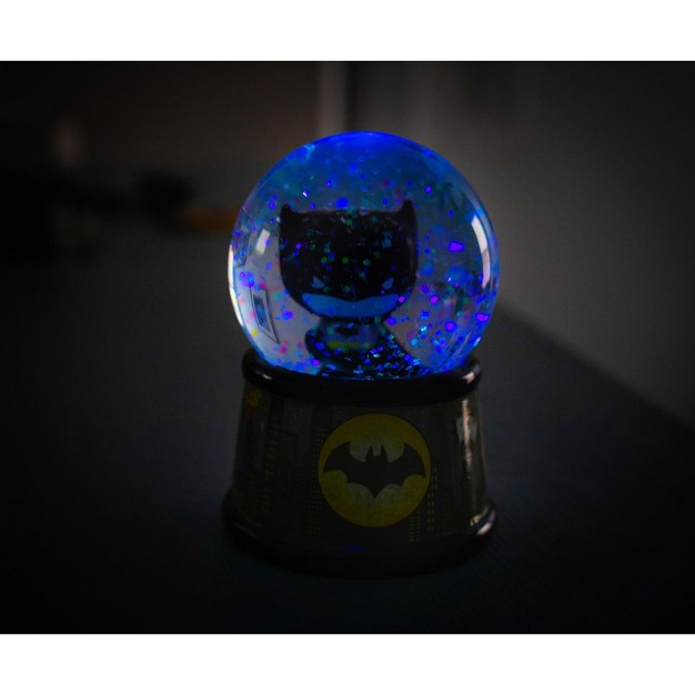 Silver Buffalo Dc Comics Batman Chibi Dark Knight Light up Mini Snow Globe 2 Inches Tall