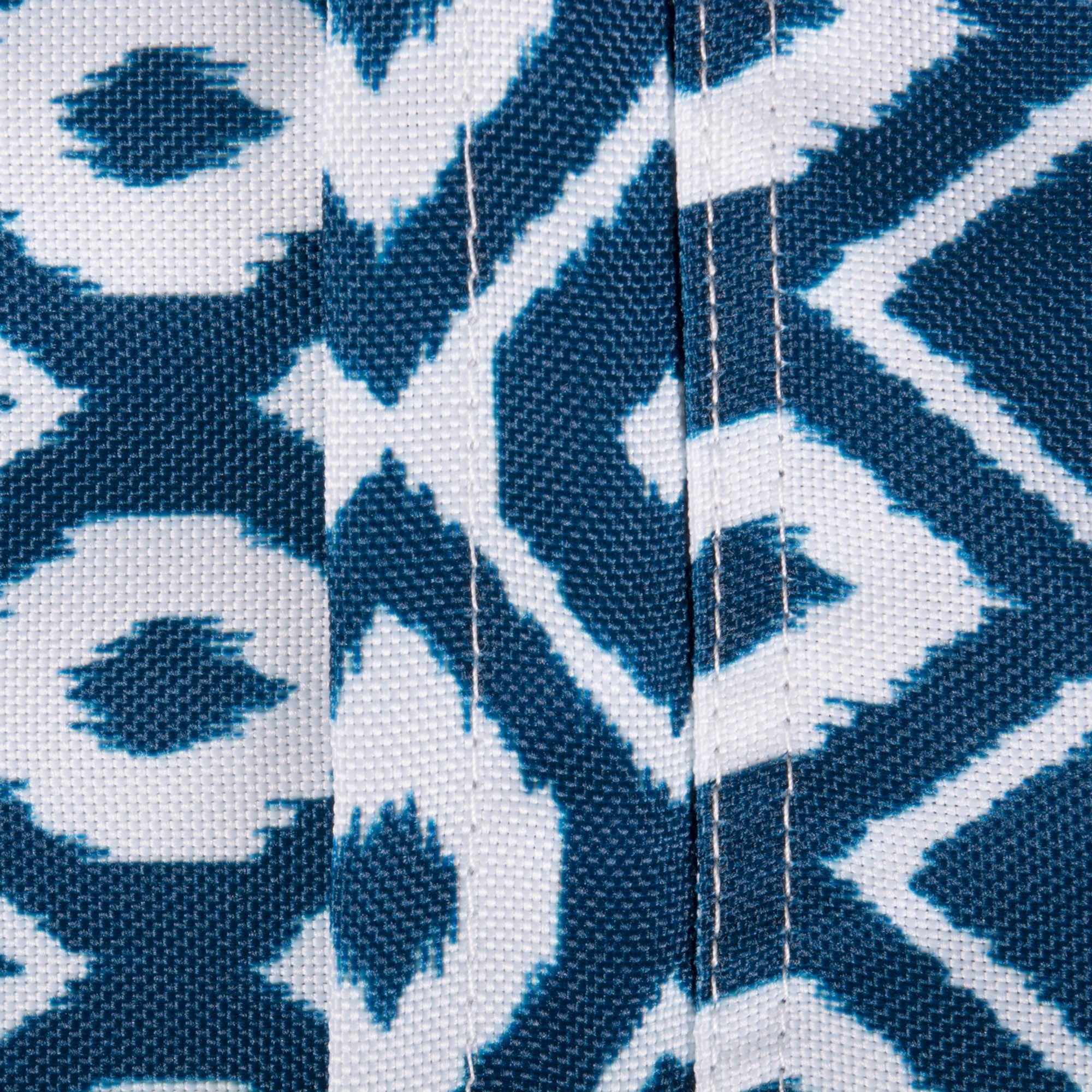 Blue Ikat Outdoor Tablecloth With Zipper 52 Round