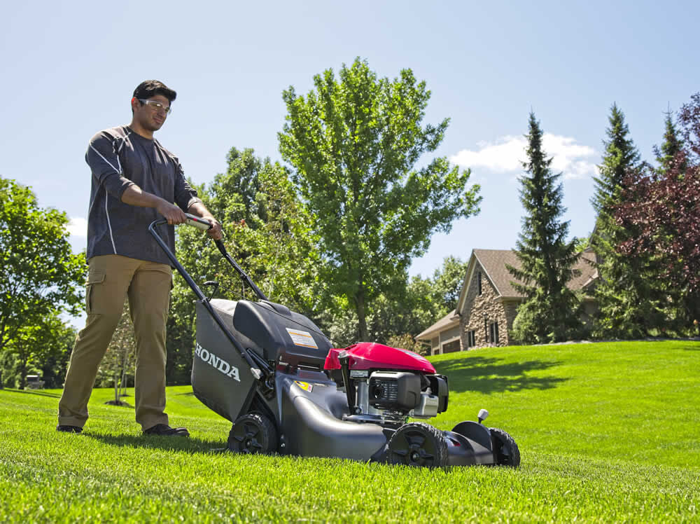 Honda 21 In. Steel Deck Self Propelled 3-in-1 Lawn Mower with GCV170 Engine Auto Choke and Smart Drive HRN216VKA from Honda