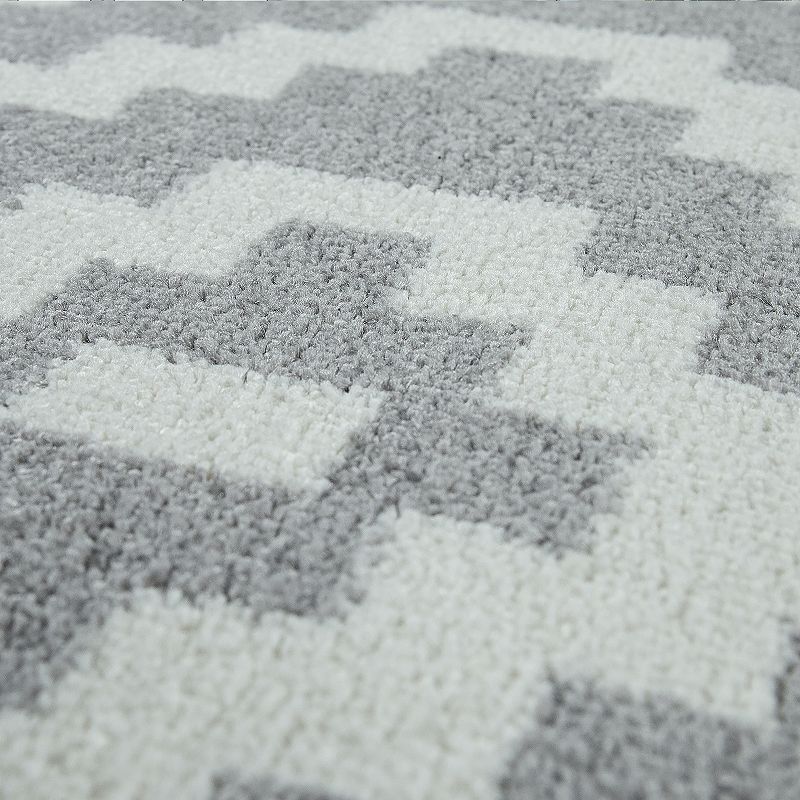 Modern Low-Pile Rug Geometric Moroccan Design in Pastel Colors