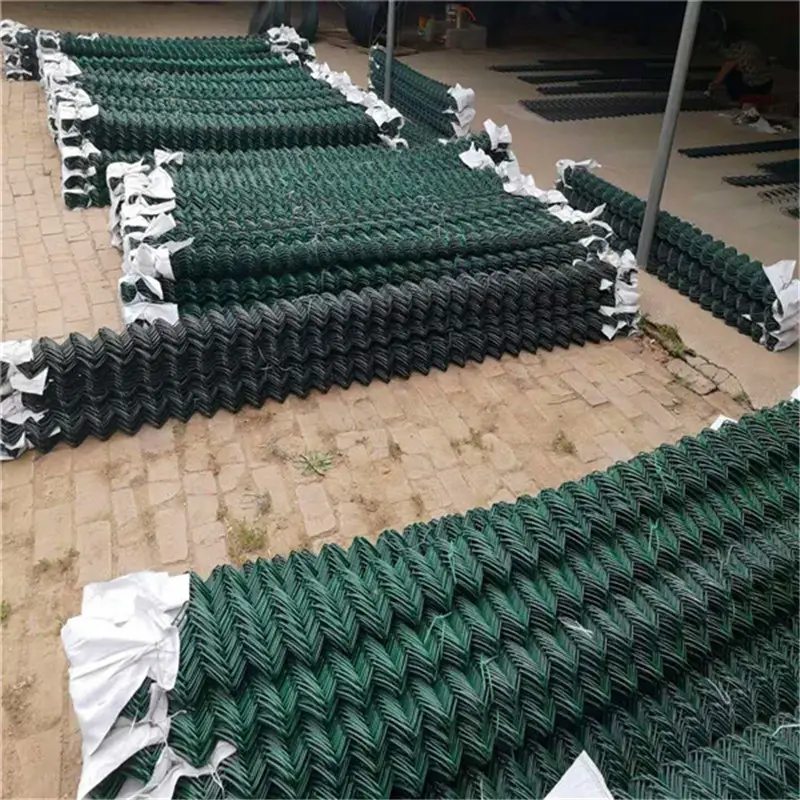 Factory direct supply chain link fence cyclone wire support customization