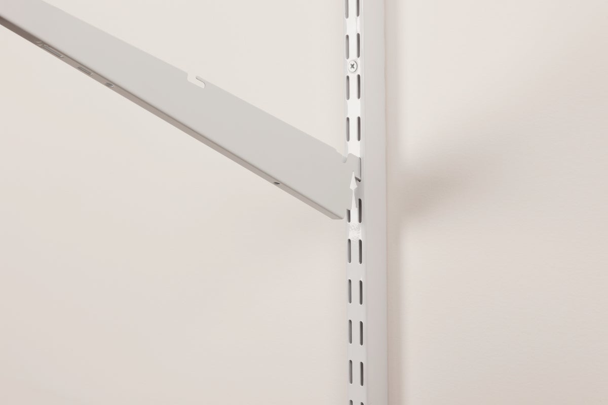 Rubbermaid FastTrack Steel Closet Shelf Bracket 100 Lb. White