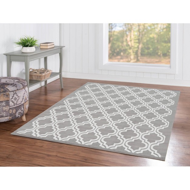 Capri Quatrafoil Rug Linon