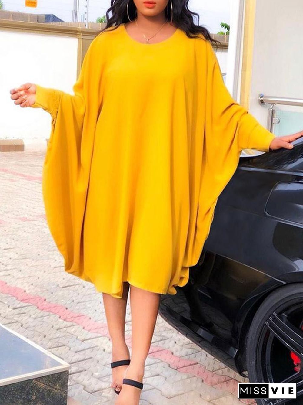 Loose Fit Round Neck Bat Sleeve Plus Size Dress