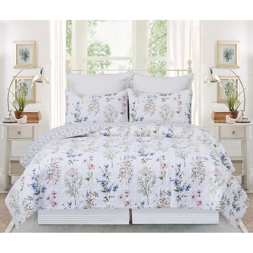 Cynthia Bedding Quilt Collection